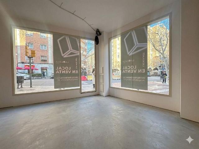 Local comercial en venta en calle De Las Navas de Tolosa, Barcelona, de 25 m² 1 habitación por 89.900