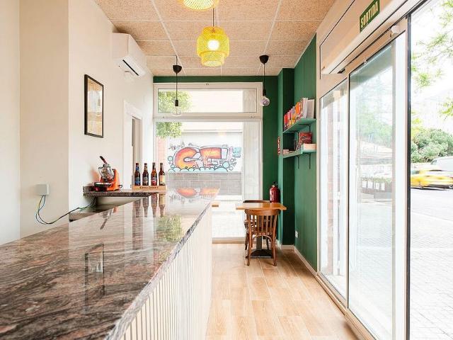 Local comercial en venta en calle De L'energia, Barcelona, de 46 m² 2 habitaciones por 150.000