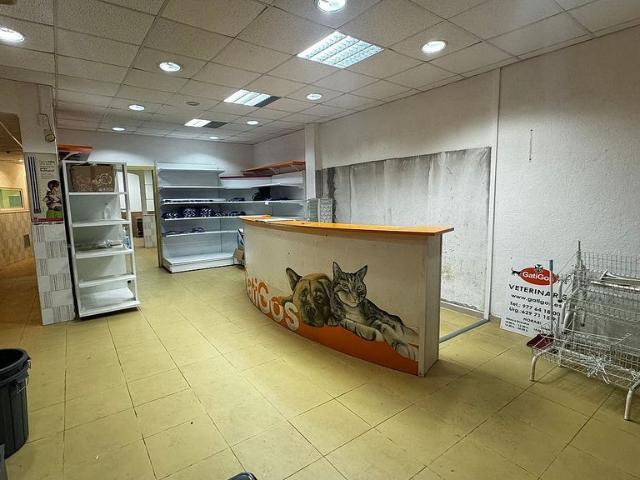 Local comercial en venta en calle De L'envelat, Torredembarra, de 200 m² 10 habitaciones por 149.900