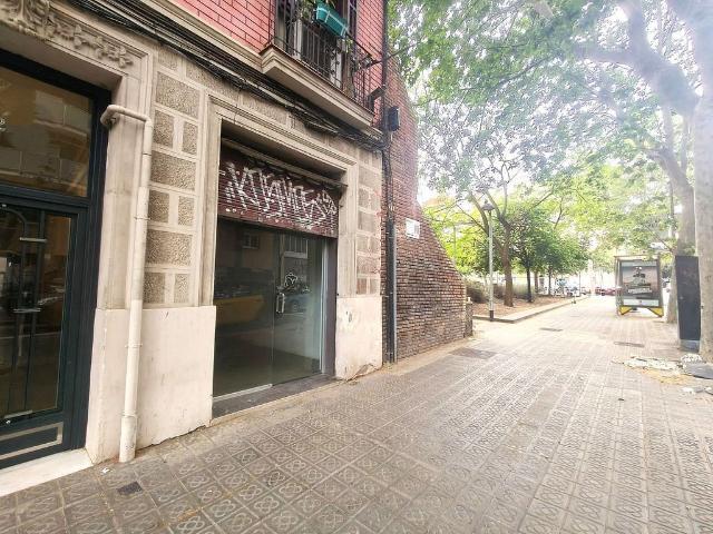Local comercial en venta en calle De Lepant, Barcelona, de 59 m² 1 habitación por 117.700