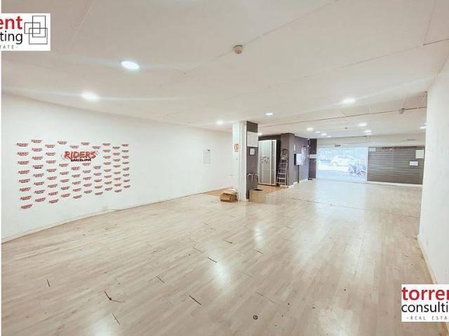 Local comercial en venta en calle De L'equador, Barcelona, de 290 m² 1 habitación por 530.000