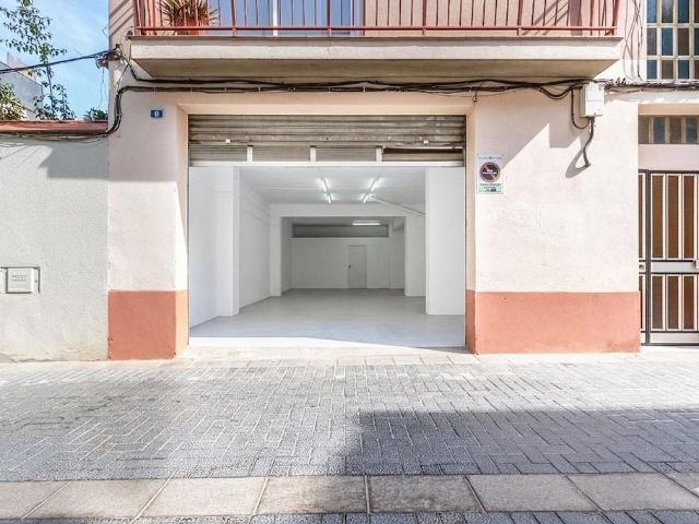 Local comercial en venta en calle De Les Comèdies, Sabadell, de 123 m² por 199.000