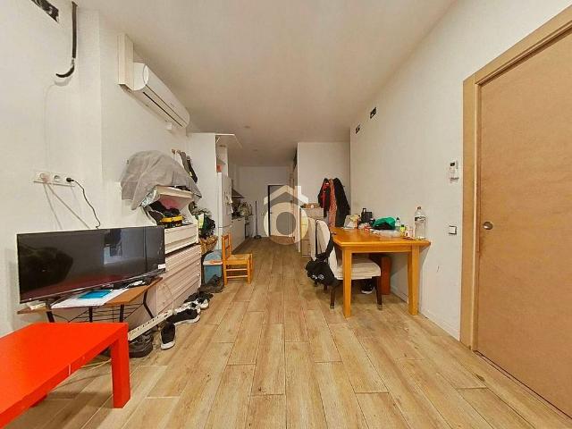 Local comercial en venta en calle De Les Roses, Sant Feliu de Llobregat, de 70 m² 2 habitaciones por 79.000