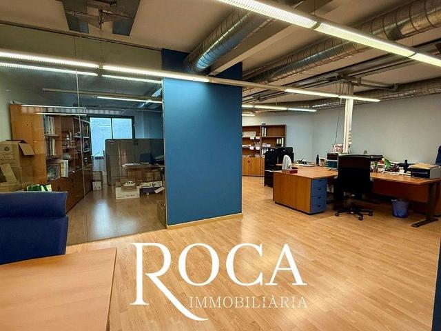 Local comercial en venta en calle De Lluís Sagnier, Barcelona, de 253 m² 6 habitaciones por 275.000