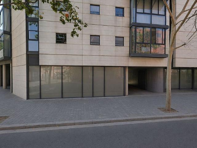 Local comercial en venta en calle De Llull, Barcelona, de 108 m² por 300.000