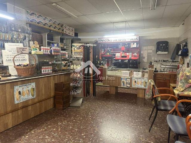 Local comercial en venta en calle De Llull, Barcelona, de 63 m² por 225.000