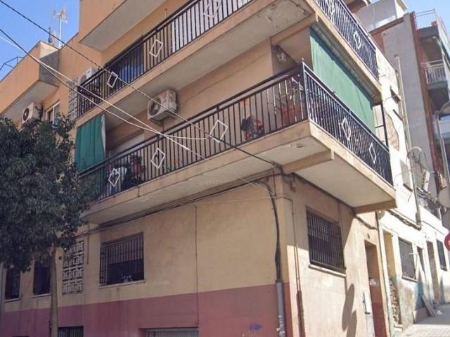 Local comercial en venta en calle De Mozart, Badalona, de 55 m² por 65.000