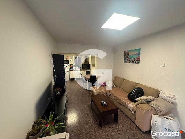 Local comercial en venta en calle De Montmany, Sant Boi de Llobregat, de 64 m² 1 habitación por 100.000