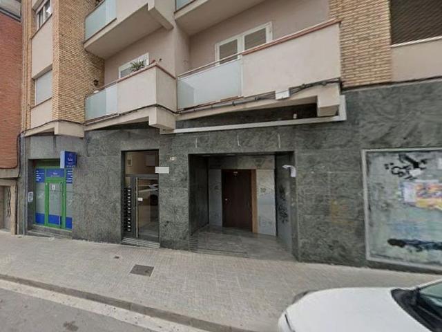 Local comercial en venta en calle De Mossèn Jacint Verdaguer, Sant Vicenç dels Horts, de 211 m² por 176.600