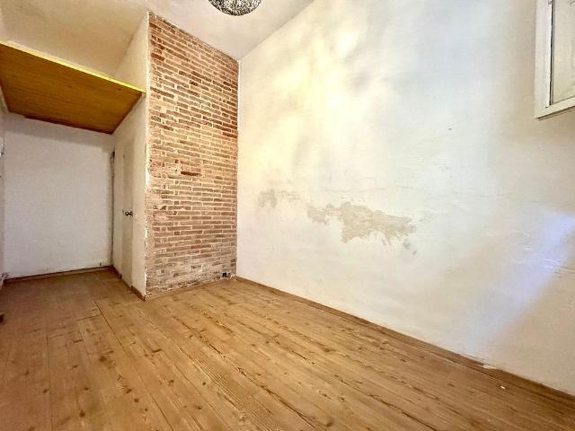Local comercial en venta en calle De Magalhães, Barcelona, de 33 m² 2 habitaciones por 71.500