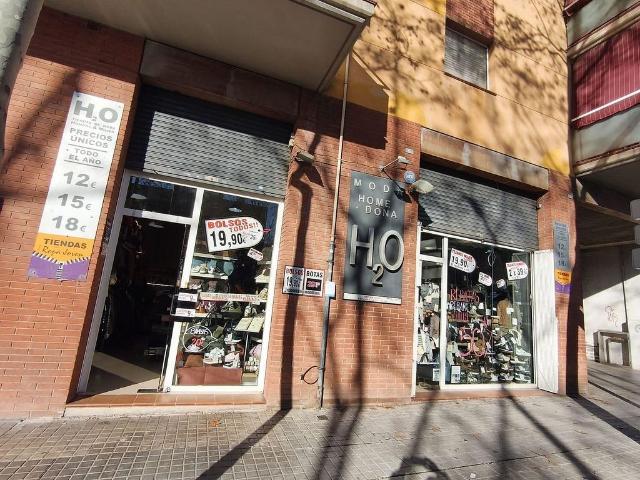 Local comercial en venta en calle De Manuel de Falla, Sabadell, de 98 m² por 159.000