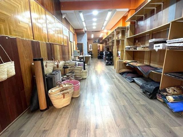 Local comercial en venta en calle De Marià Aguiló, Barcelona, de 130 m² 3 habitaciones por 460.000