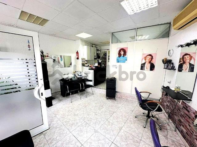 Local comercial en venta en calle De Menéndez Pidal, Hospitalet de Llobregat, L´, de 40 m² 2 habitaciones por 65.000