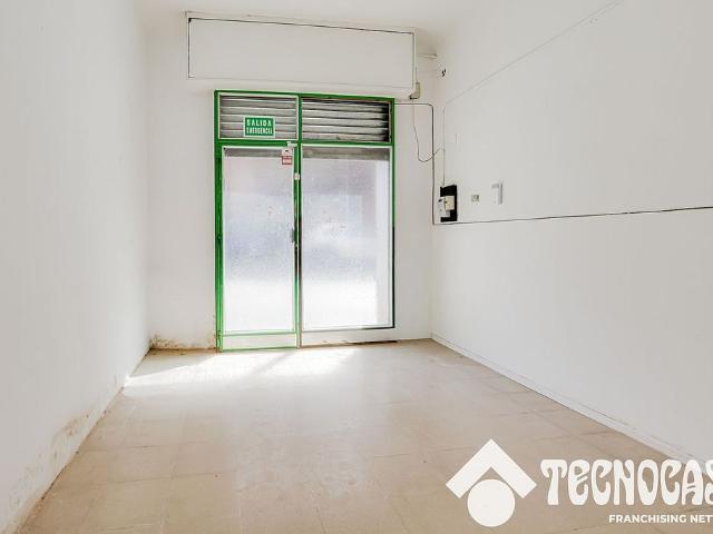 Local comercial en venta en calle De Menéndez Pidal, Hospitalet de Llobregat, L´, de 30 m² 1 habitación por 74.000