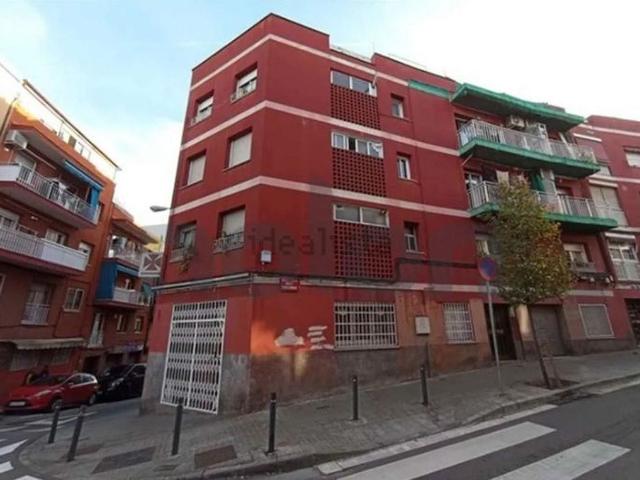 Local comercial en venta en calle De Milà i Fontanals, Santa Coloma de Gramanet, de 11 m² 1 habitación por 32.000