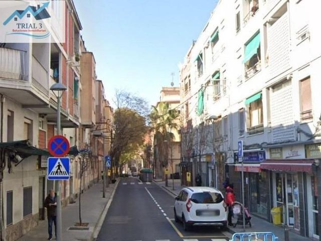 Local comercial en venta en calle De Milà, Santa Coloma de Gramanet, de 66 m² 3 habitaciones por 33.700
