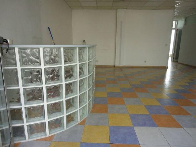 Local comercial en venta en calle De Muntaner, Badalona, de 87 m² por 150.000