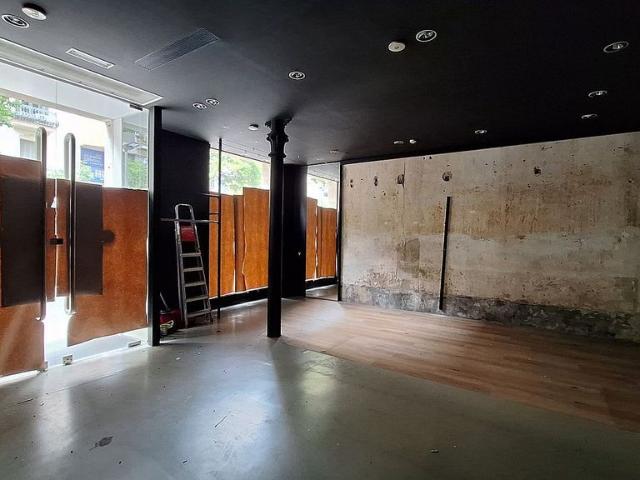 Local comercial en venta en calle De Muntaner, Barcelona, de 175 m² por 690.000
