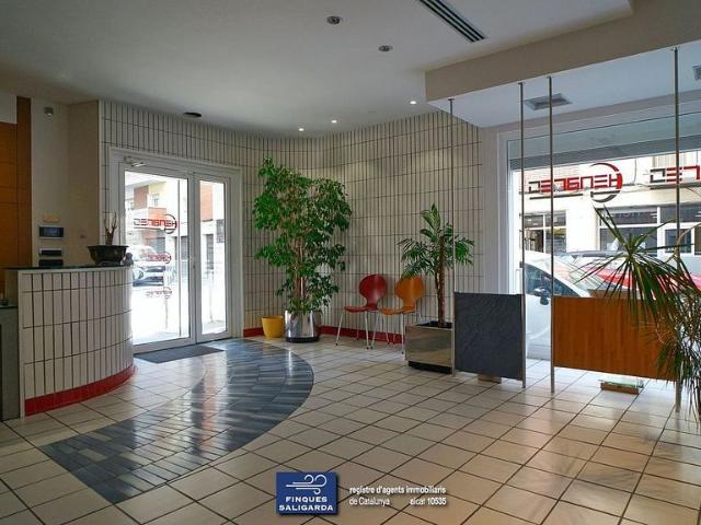 Local comercial en venta en calle De Navarra, Granollers, de 420 m² por 375.000