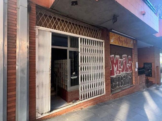 Local comercial en venta en calle De Sócrates, Barcelona, de 55 m² 3 habitaciones por 160.000