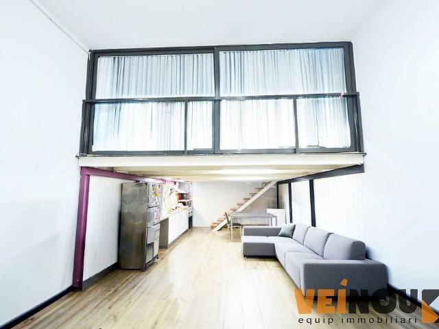 Local comercial en venta en calle De Sagunt, Badalona, de 88 m² 3 habitaciones por 175.000