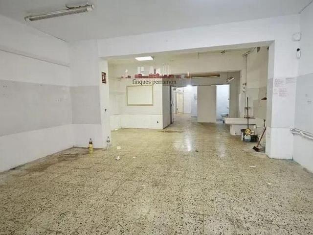 Local comercial en venta en calle De Salinas, Barcelona, de 110 m² por 185.000