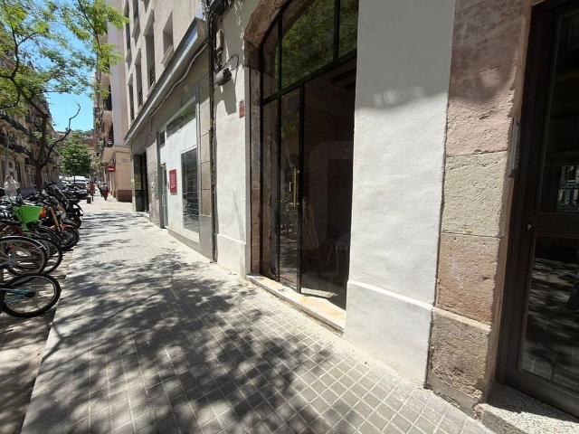 Local comercial en venta en calle De Salvà, Barcelona, de 183 m² por 560.000