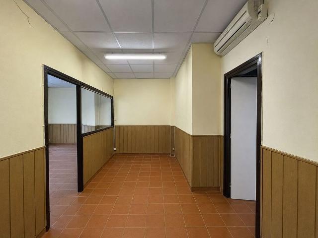 Local comercial en venta en calle De Sanfeliu, Hospitalet de Llobregat, L´, de 50 m² 3 habitaciones por 84.000