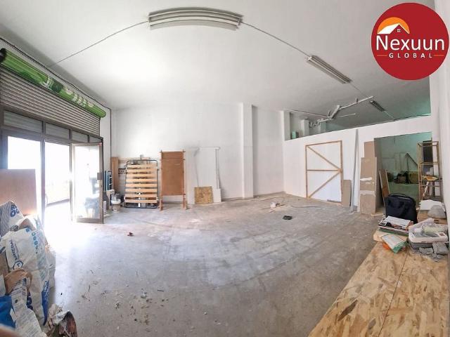 Local comercial en venta en calle De Sanfeliu, Hospitalet de Llobregat, L´, de 110 m² 3 habitaciones por 110.000