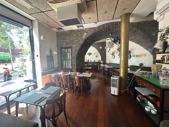 Local comercial en venta en calle De Sant Adrià, Barcelona, de 97 m² por 362.500