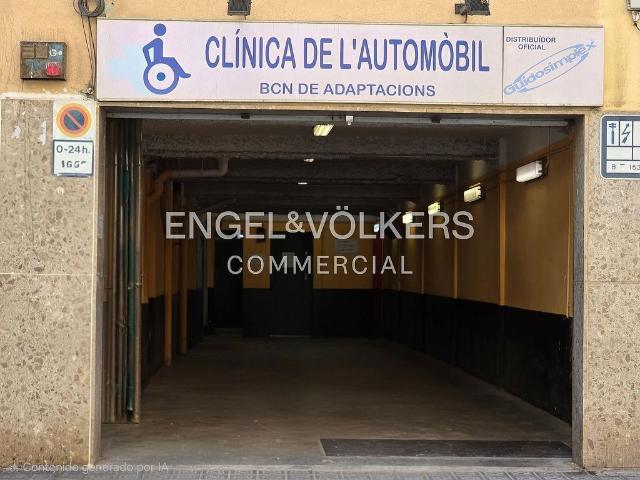 Local comercial en venta en calle De Sant Antoni Maria Claret, Barcelona, de 248 m² por 285.000