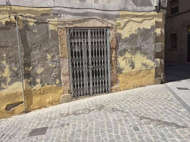 Local comercial en venta en calle De Sant Antoni, Tortosa, de 70 m² 1 habitación por 40.000