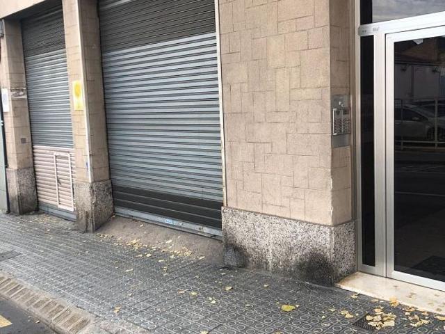 Local comercial en venta en calle De Sant Cristòfol, Manresa, de 350 m² por 174.000