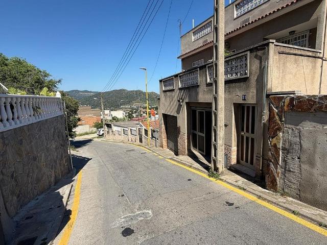 Local comercial en venta en calle De Sant Feliu de Codines, Barcelona, de 127 m² por 110.000
