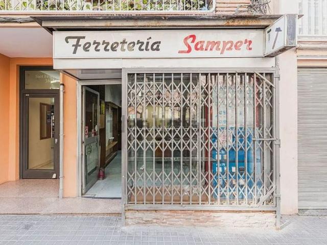 Local comercial en venta en calle De Sant Fructuós, Barcelona, de 152 m² 2 habitaciones por 200.000