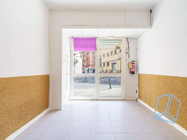Local comercial en venta en calle De Sant Joan, Hospitalet de Llobregat, L´, de 40 m² 1 habitación por 86.000