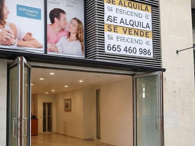Local comercial en venta en calle De Sant Josep Oriol, Sant Andreu de la Barca, de 111 m² 6 habitaciones por 130.000