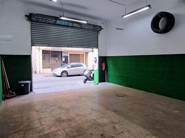 Local comercial en venta en calle De Sant Lluís, Barcelona, de 70 m² 1 habitación por 130.000