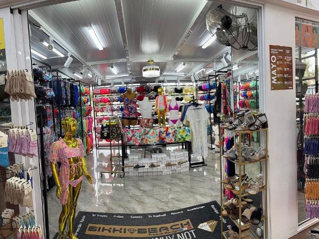 Local comercial en venta en calle De Sant Morí, Castelló d´Empúries, de 91 m² 2 habitaciones por 350.000