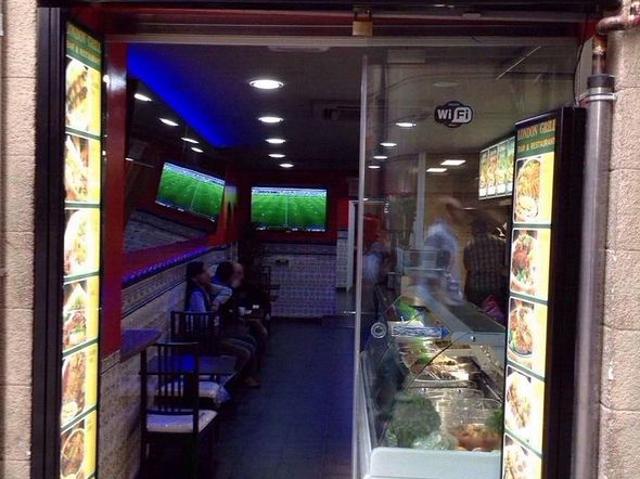 Local comercial en venta en calle De Sant Pau, Barcelona, de 93 m² 4 habitaciones por 380.000