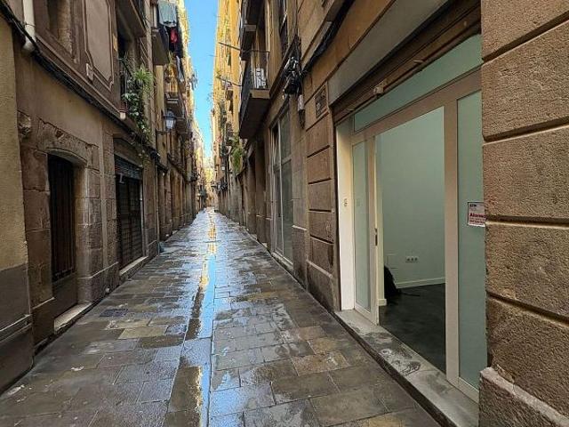 Local comercial en venta en calle De Sant Pere Mitjà, Barcelona, de 59 m² 1 habitación por 138.000