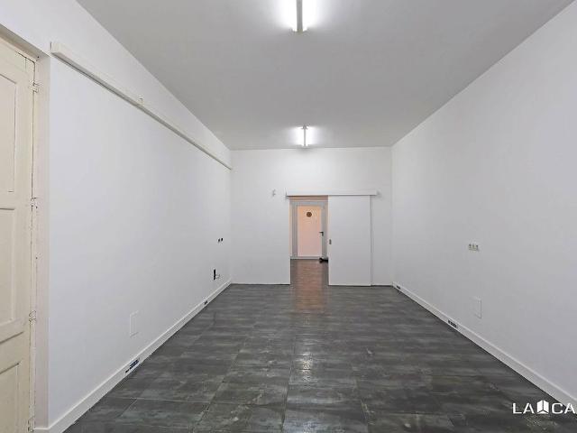 Local comercial en venta en calle De Sant Pere Mitjà, Barcelona, de 60 m² 1 habitación por 138.000