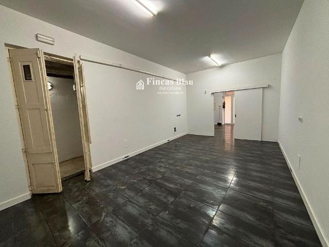 Local comercial en venta en calle De Sant Pere Mitjà, Barcelona, de 81 m² por 138.000