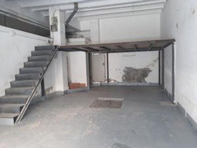 Local comercial en venta en calle De Santa Rosa, Hospitalet de Llobregat, L´, de 69 m² 2 habitaciones por 102.000