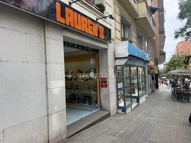 Local comercial en venta en calle De Sardenya, Barcelona, de 143 m² 4 habitaciones por 299.000