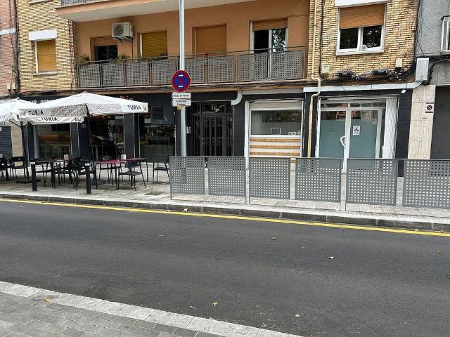 Local comercial en venta en calle De Severo Ochoa, Esplugues de Llobregat, de 108 m² 4 habitaciones por 190.000
