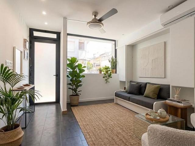 Local comercial en venta en calle De Súria, Barcelona, de 26 m² 1 habitación por 89.000