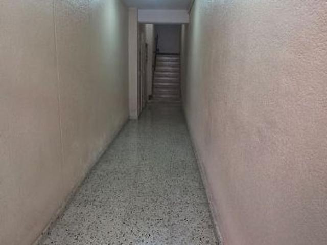 Local comercial en venta en calle De Pompeu Fabra, Santa Coloma de Gramanet, de 121 m² 1 habitación por 115.000