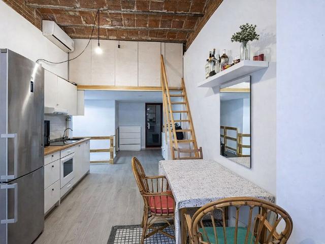 Local comercial en venta en calle De Pavia, Barcelona, de 90 m² 3 habitaciones por 149.900