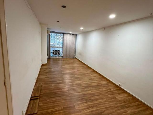 Local comercial en venta en calle De Pàdua, Barcelona, de 28 m² 1 habitación por 125.000